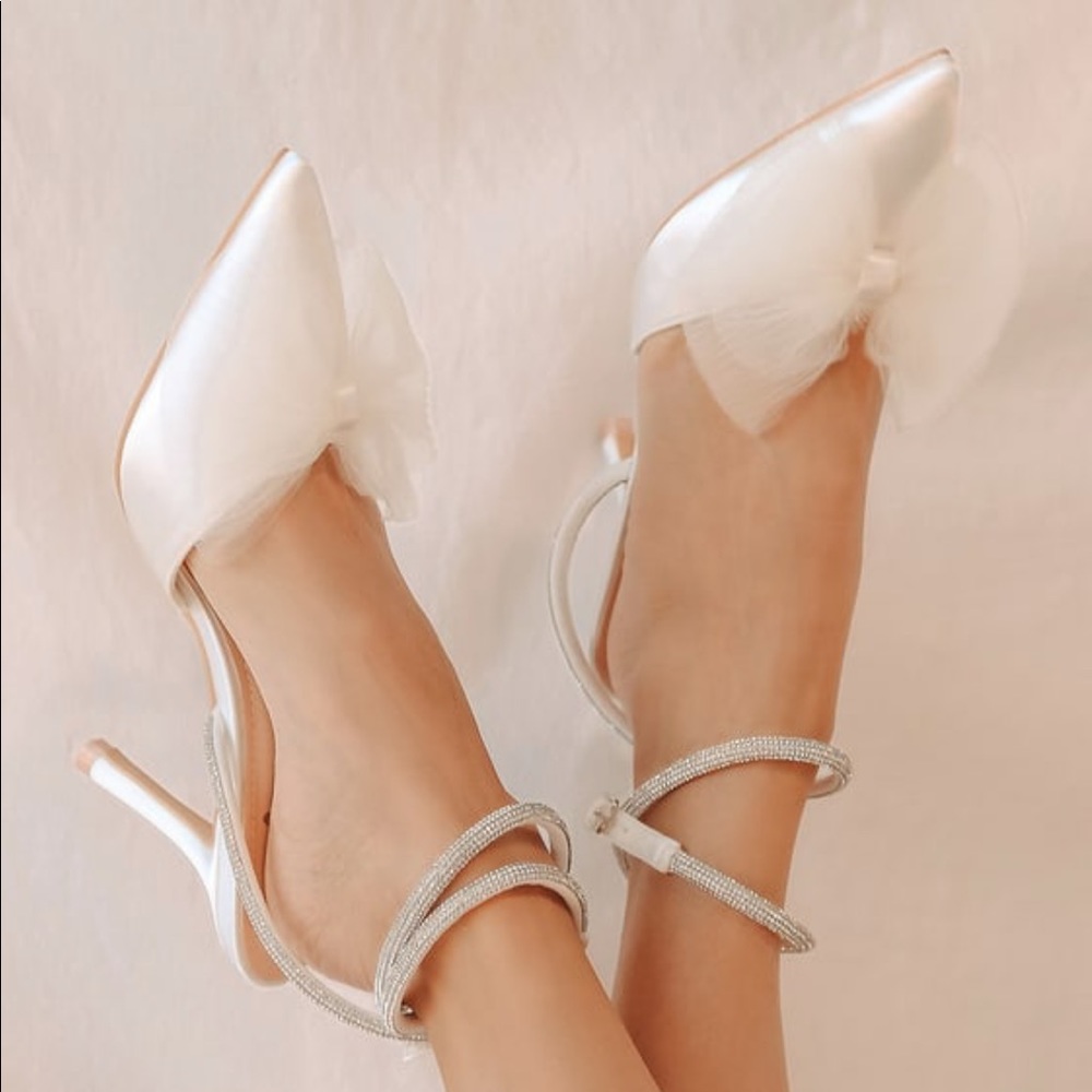 Lulus Lelanee White Satin Rhinestone Bow Ankle Strap Pumps Size 8